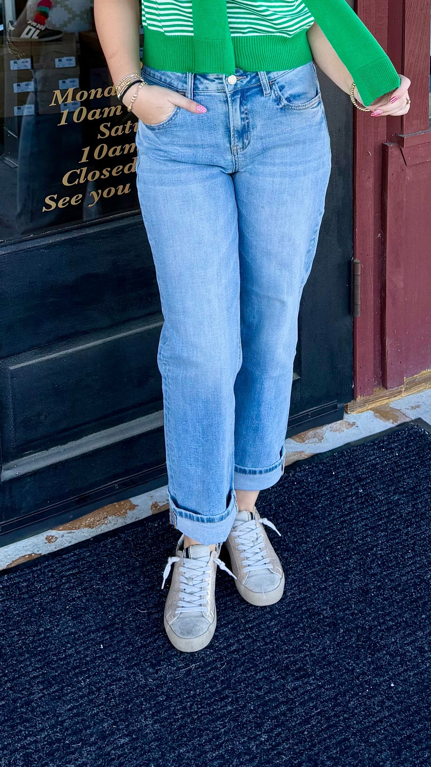 Vervet Mid Rise Light Wash Dad Jeans