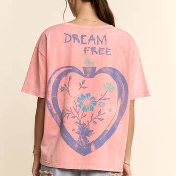 "Dream Free" Curvy Graphic Tee