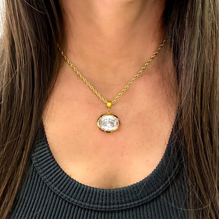 SAVVY BLING Avalon Oval Pendant Necklace