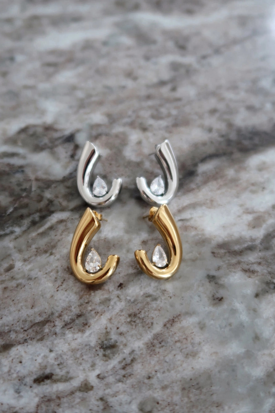 CHANSUTTPEARLS Jill Earrings (silver and gold avail)